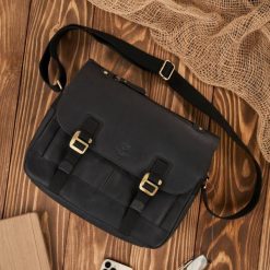 Torba męska na ramię skórzana czarna vintage na laptopa duża Paolo Peruzzi T-81-HBL. Czarne torby na laptopa damskie bez wzorów, z nylonu. Za 359.00 zł.