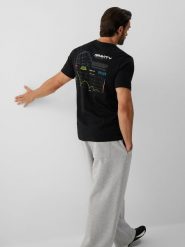 4F T-shirt regular z nadrukiem męski - czarny M. Czarne koszulki sportowe męskie 4F, l, bez wzorów, z bawełny, bez kołnierzyka, bez ramiączek. Za 89.99 zł.