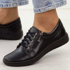 Czarne Polskie półbuty damskie Gregors 747. Czarne półbuty damskie GREGORS, na jesień, bez wzorów, z jeansu, eleganckie, bez obcasa, na płaskiej podeszwie, bez zapięcia. Za 349.00 zł.