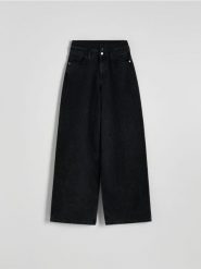 Jeansy wide leg - czarny. Czarne jeansy damskie Reserved, bez wzorów, z bawełny. W wyprzedaży za 99.99 zł.