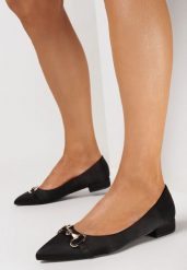 Czarne Satynowe Balerinki z Metalową Ozdobą Persefa. Czarne balerinki damskie Born2be, z aplikacjami, z materiału, eleganckie, bez obcasa, bez zapięcia. Za 39.99 zł.
