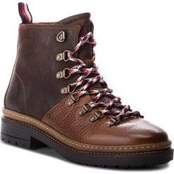 Kozaki TOMMY HILFIGER - Elevated Outdoor Hik FM0FM01911 Cognac 606. Brązowe trekkingi męskie Tommy Hilfiger, z materiału, bez zapięcia. W wyprzedaży za 439.00 zł.