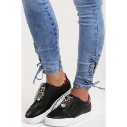 Czarne Buty Sportowe Milion Lights. Czarne obuwie sportowe damskie Born2be, z aplikacjami, bez zapięcia. Za 59.99 zł.