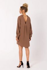 Sukienka koszulowa z dekoltem V na plecach brązowa. Brązowe sukienki damskie MOE, na co dzień, s, bez wzorów, bez kołnierzyka, bez ramiączek, koszulowe. Za 279.00 zł.