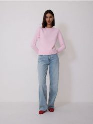 Sweter z wiskozą - różowy. Czerwone swetry nierozpinane damskie Reserved, l, bez wzorów, z dzianiny, bez kołnierzyka, bez ramiączek. W wyprzedaży za 69.99 zł.