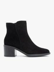 Czarne welurowe botki. Czarne botki damskie Ryłko, bez wzorów, ze skóry, eleganckie, z okrągłym noskiem, bez obcasa, na obcasie, bez zapięcia. Za 429.99 zł.