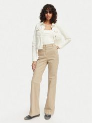 Vero Moda Kurtka jeansowa Wild 10284492 Kremowy Regular Fit. Białe kurtki damskie Vero Moda, m, bez wzorów, z bawełny, bez kaptura. Za 189.99 zł.