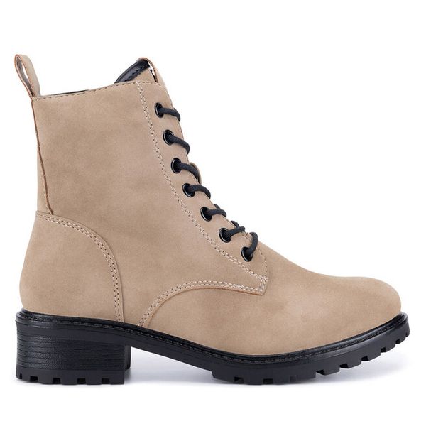 Botki Clara Barson. Brązowe botki damskie Clara Barson, bez wzorów, bez obcasa, na płaskiej podeszwie, bez zapięcia. Za 159.99 zł.