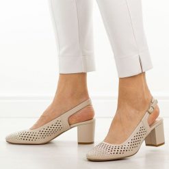 Cieliste ażurowe czółenka damskie na słupku Sergio Leone Sk854. Czółenka damskie Sergio Leone, na lato, w ażurowe wzory, ze skóry, eleganckie, z okrągłym noskiem, bez obcasa, na słupku, bez zapięcia. Za 169.00 zł.