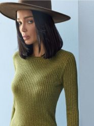 Prążkowany sweter z modalem - zielony. Zielone swetry nierozpinane damskie Sinsay, l, bez wzorów, prążkowane, bez kołnierzyka, bez ramiączek. Za 39.99 zł.
