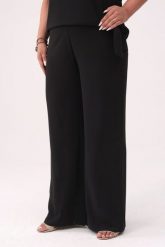 Eleganckie czarne spodnie Rosa z poszerzoną nogawką PLUS SIZE XXL OVERSIZE. Czarne spodnie materiałowe damskie Moda Size Plus Iwanek, bez wzorów, z elastanu, eleganckie, z podwyższonym stanem, plus size, krótkie. Za 249.90 zł.