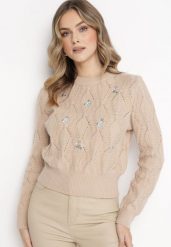 Beżowy Sweter o Klasycznym Kroju z Haftowanymi Kwiatami Chasane. Brązowe swetry nierozpinane damskie Born2be, m, bez wzorów, z bawełny, klasyczne, bez kołnierzyka, bez ramiączek. Za 89.99 zł.