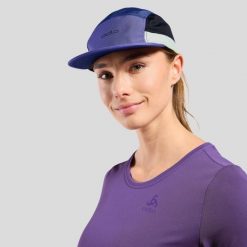 Czapka z daszkiem ODLO Performance Light. Fioletowe czapki damskie ODLO, bez wzorów, sportowe. W wyprzedaży za 143.99 zł.