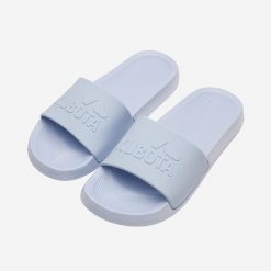 Błękitne klapki Kubota Basic Plain. Niebieskie klapki damskie Kubota, bez wzorów, z materiału, bez zapięcia. Za 69.99 zł.