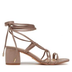 Sandały DeeZee. Czarne sandały damskie DeeZee, bez wzorów, bez obcasa, na słupku, bez zapięcia. Za 179.99 zł.