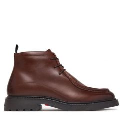 Trzewiki Tommy Hilfiger. Brązowe botki męskie Tommy Hilfiger, bez wzorów, casualowe, bez obcasa, bez zapięcia. Za 749.99 zł.