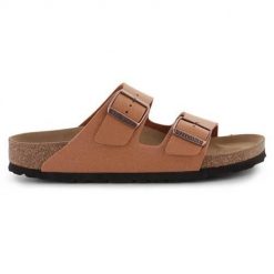 Klapki damskie Birkenstock Arizona BS. Brązowe klapki damskie Birkenstock, bez wzorów, z gumy, sportowe, bez obcasa, bez zapięcia. W wyprzedaży za 382.60 zł.