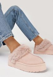 Różowe Kapcie na Platformie z Imitacji Zamszu z Futerkiem Portora. Czerwone śniegowce damskie Born2be, bez zapięcia. Za 74.99 zł.