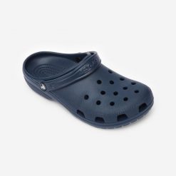 Klapki Crocs Classic. Niebieskie klapki damskie Crocs, bez wzorów, sportowe, bez obcasa, bez zapięcia. Za 239.99 zł.