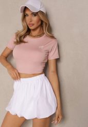 Jasnoróżowy T-shirt Crop Top z Ozdobną Literką Kolesira. Czerwone t-shirty damskie Renee, l, bez wzorów, z jeansu, eleganckie, bez kołnierzyka, bez ramiączek. Za 24.99 zł.