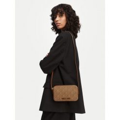 Torebka Calvin Klein. Brązowe listonoszki damskie Calvin Klein, bez wzorów, bez dodatków. Za 449.99 zł.