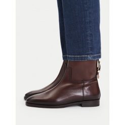 Botki U.S. Polo Assn. Brązowe botki damskie U.S. Polo Assn., bez wzorów, bez obcasa, na płaskiej podeszwie, bez zapięcia. Za 449.99 zł.