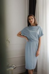 Niebieska Sukienka Midi z Krótkim Kimonowym Rękawem. Niebieskie sukienki damskie Figl, s, bez wzorów, z elastanu, wizytowe, bez kołnierzyka, bez ramiączek, midi. Za 319.00 zł.