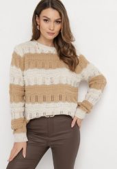 Beżowy Sweter z Ażurowej Dzianiny w Szerokie Paski z Metaliczną Nitką Cassaphne. Brązowe swetry nierozpinane damskie Born2be, w ażurowe wzory, z dzianiny, bez kołnierzyka, bez ramiączek. Za 89.99 zł.
