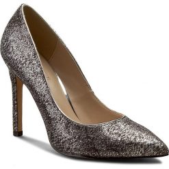Szpilki MENBUR - 07061 Silver 0009. Szare szpilki damskie Menbur, z aplikacjami, z materiału, bez obcasa, na obcasie, bez zapięcia. W wyprzedaży za 169.00 zł.