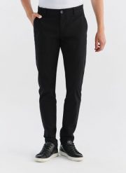 PAKO LORENTE – Czarne spodnie męskie o kroju Slim Fit. Czarne spodnie materiałowe męskie Pako Lorente, bez wzorów, z bawełny. Za 89.99 zł.