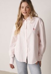 Różowa Koszula z Bawełną w Paski Ozdobiona Haftem Sercem Sewriva. Czerwone koszule damskie Born2be, bez wzorów, z bawełny, klasyczne, bez kołnierzyka, bez ramiączek. Za 84.99 zł.