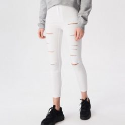 Jeansy z rozcięciami - Biały. Jeansy damskie marki Sinsay. Za 59.99 zł.