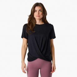 Koszulka treningowa damska Swedemount Core Wrap Soft Tee szybkoschnąca. Czarne bluzki damskie SWEDEMOUNT, bez wzorów, sportowe, bez kołnierzyka, bez ramiączek. Za 79.99 zł.