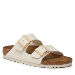 Klapki Birkenstock. Brązowe klapki damskie Birkenstock, bez wzorów, bez obcasa, bez zapięcia. Za 399.99 zł.