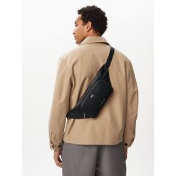 Nerka Tommy Hilfiger. Czarne saszetki i nerki męskie Tommy Hilfiger, bez wzorów. Za 369.99 zł.
