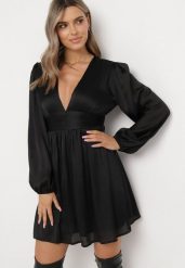 Czarna Rozkloszowana Sukienka Mini z Trójkątnym Dekoltem Ponloka. Czarne sukienki damskie Born2be, m, bez wzorów, eleganckie, bez kołnierzyka, bez ramiączek, mini, rozkloszowane. Za 149.99 zł.