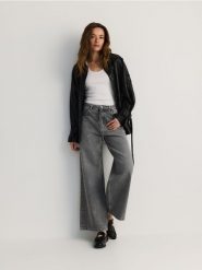 Jeansy wide leg z wiązaniem - jasnoszary. Szare jeansy damskie Reserved, bez wzorów, z bawełny. W wyprzedaży za 99.99 zł.