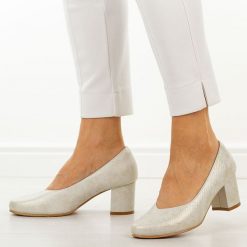 Złote skórzane czółenka damskie Cambell 19410. Żółte czółenka damskie Cambell, na jesień, bez wzorów, ze skóry, eleganckie, z okrągłym noskiem, bez obcasa, na słupku, bez zapięcia. Za 219.00 zł.