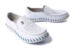 ARTIKER RELAKS 54C1511 white, półbuty damskie. Białe półbuty damskie Artiker Relaks, na lato, bez wzorów, bez obcasa, na płaskiej podeszwie, bez zapięcia. Za 175.92 zł.