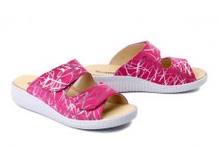 DR. BRINKMANN 701096-43 fuchsia, klapki damskie. Czerwone klapki damskie Dr. Brinkmann, bez wzorów, ze skóry, bez obcasa, bez zapięcia. Za 289.90 zł.