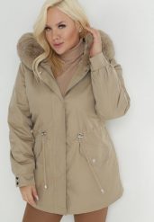 Beżowa Kurtka Parka Nylonowa Deseyi. Brązowe kurtki damskie Born2be, plus size, bez wzorów, z futra, plus size, bez kaptura. Za 229.99 zł.