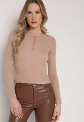 Beżowy Sweter z Wiskozą Zdobiony Metaliczną Nicią i Guzikami przy Dekolcie Lianola. Brązowe swetry nierozpinane damskie Born2be, s, z aplikacjami, z dzianiny, bez kołnierzyka, bez ramiączek. Za 79.99 zł.