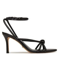 Sandały Guess. Czarne sandały damskie Guess, z aplikacjami, bez obcasa, na szpilce, bez zapięcia. Za 369.99 zł.