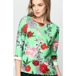 Zielona Bluzka Rich Adornment. Zielone bluzki damskie Born2be, s, bez wzorów, bez kołnierzyka, bez ramiączek. Za 89.99 zł.