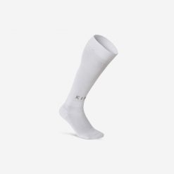 Skarpety piłkarskie Kipsta Essential. Białe skarpetki damskie KIPSTA, bez wzorów, z elastanu. Za 14.99 zł.