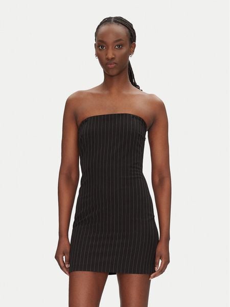 Patrizia Pepe Sukienka koktajlowa 8A1342/A457-F1OO Czarny Slim Fit. Czarne sukienki damskie Patrizia Pepe, bez wzorów, z syntetyku, wizytowe, bez kołnierzyka, bez ramiączek. Za 739.99 zł.