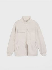 Rozpinana bluza ze stójką z dodatkiem wiskozy "soft touch" - kremowy. Białe bluzy damskie Sinsay, l, bez wzorów, z wiskozy, bez ramiączek, bez kaptura. Za 69.99 zł.