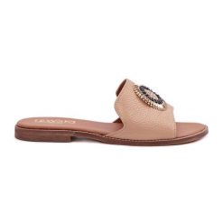 Lewski Shoes Skórzane Klapki Z Ozdobą Na Płaskim Obcasie Lewski 3047/O Beżowe brązowe. Brązowe klapki damskie na lato, z aplikacjami, ze skóry, casualowe, bez obcasa, na płaskiej podeszwie, bez zapięcia. Za 432.39 zł.