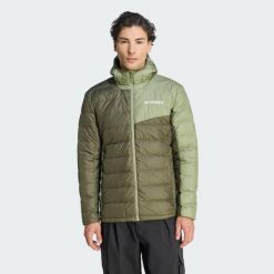 Kurtka z kapturem Terrex Multi Light Down CLIMAWARM. Brązowe kurtki męskie Adidas, bez wzorów, z puchu, z kapturem. Za 649.00 zł.