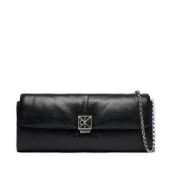 Torebka Calvin Klein. Czarne listonoszki damskie Calvin Klein, bez wzorów, bez dodatków. Za 489.99 zł.